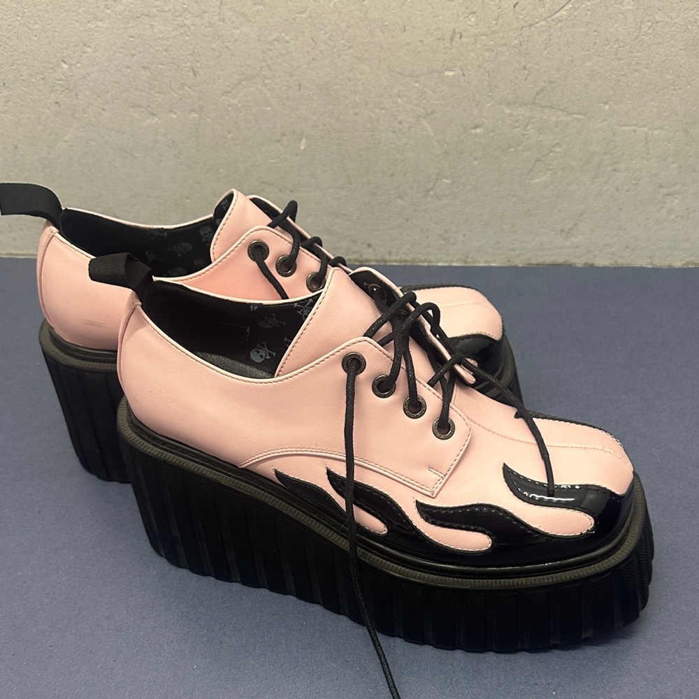 La Moda Whismy Goth Pink and Black Flame Platform Shoes. Size 6